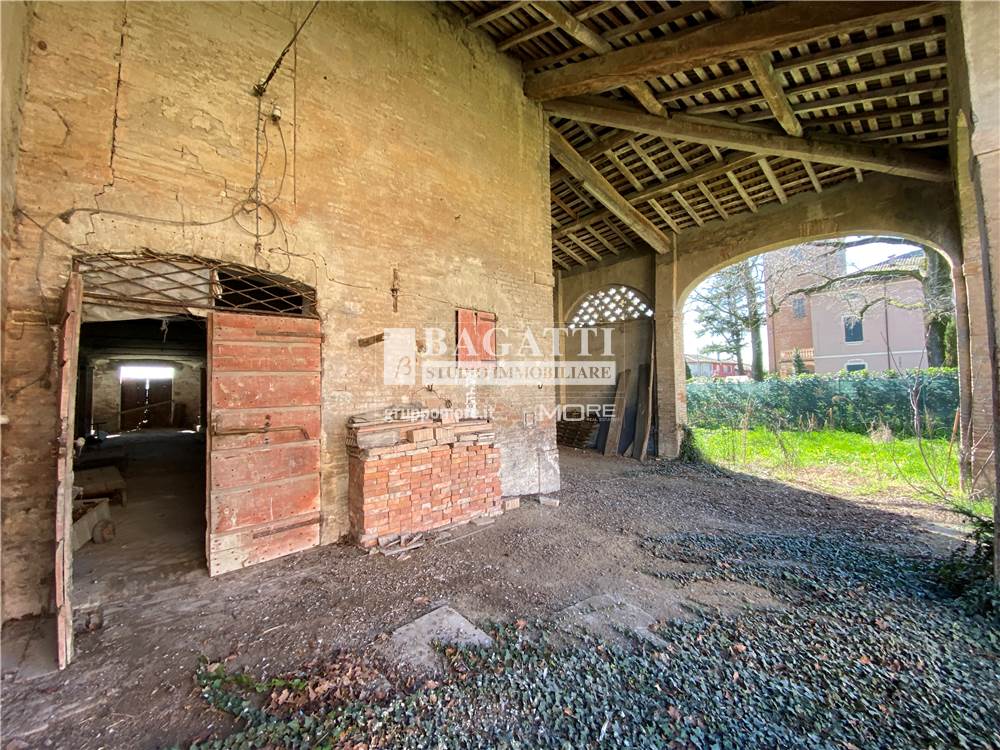 ED 2 - PORTICO STALLA